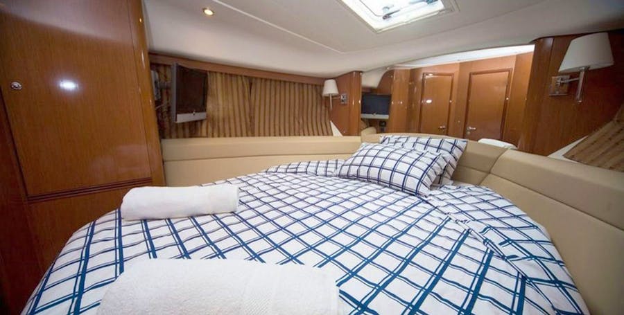 dubrovnik-yacht-charter-prestige-42-fly-motor-yacht-010.jpg